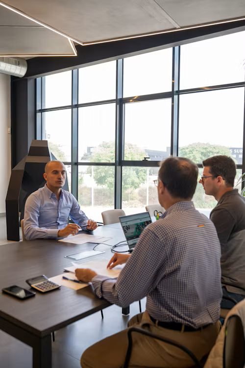Point d’avancement entre un consultant et l’équipe projet